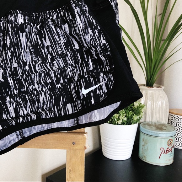 Nike Running Shorts - Picture 2 of 5
